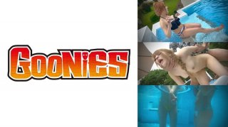 Fair-Skinned Blonde Gal Neck White-Eyed R**e